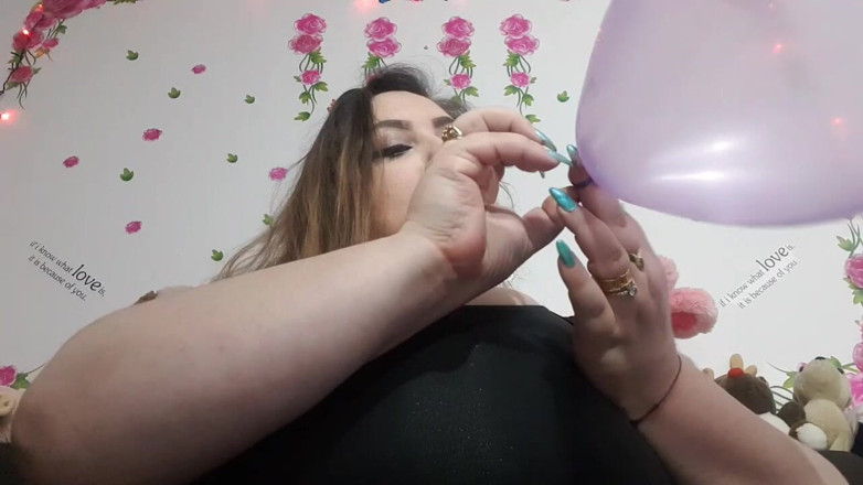 LoraBbw: Titty Twerking/first Time Looner
