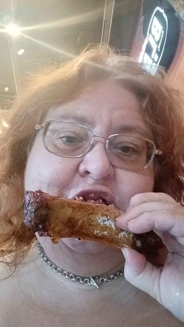 BBW nurse Vicki adventures with friends: Yummy Rib Dinner in Old Bbq Shop