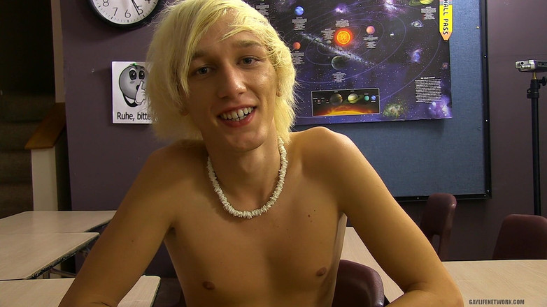 Teach Twinks: Ryan etrafa atilmek istiyor