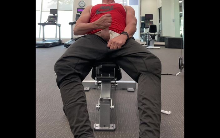 JockDad87: Jockdad87 в спортзале отеля, дрочка и сперма, часть 2