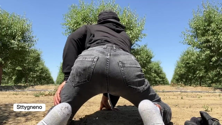 Xooshua (xblue18): La ragazza carina transessuale mostra il culo al suo insegnante...