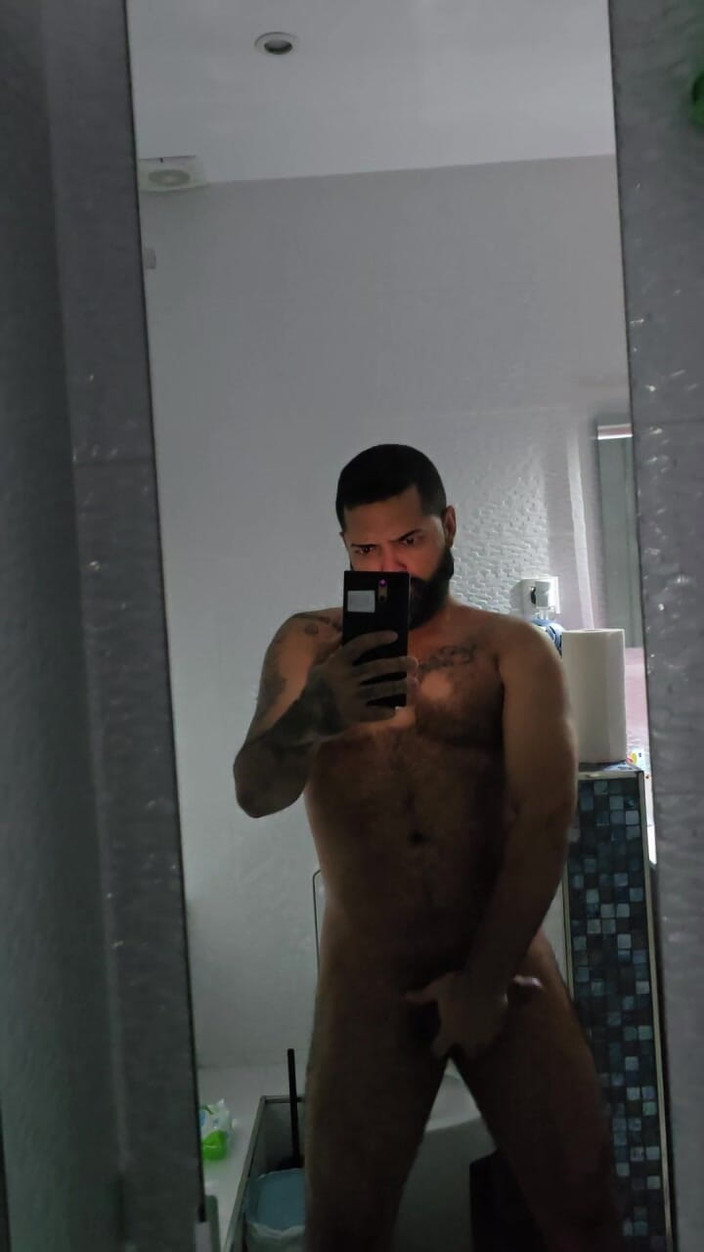 Rnly super guapo: Aku lagi asik muasin memekku sendirian!