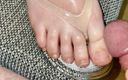 Zsaklin&#039;s Hand and Footjobs: Homemade flip flop footfetish