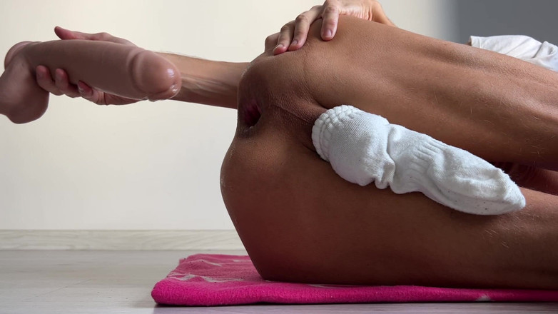 jacklongtv: 紫のTバックと靴下で緊張