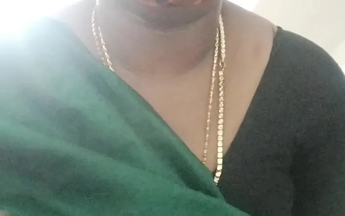 Desi World: Dirty Tamil Aunty in Saree and Tight Blouse