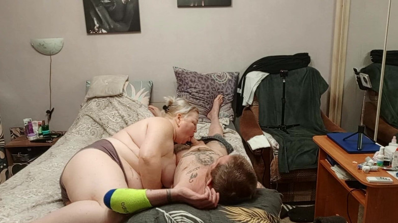 Zona901: Macecha dala masáž a kouření s polykáním spermatu