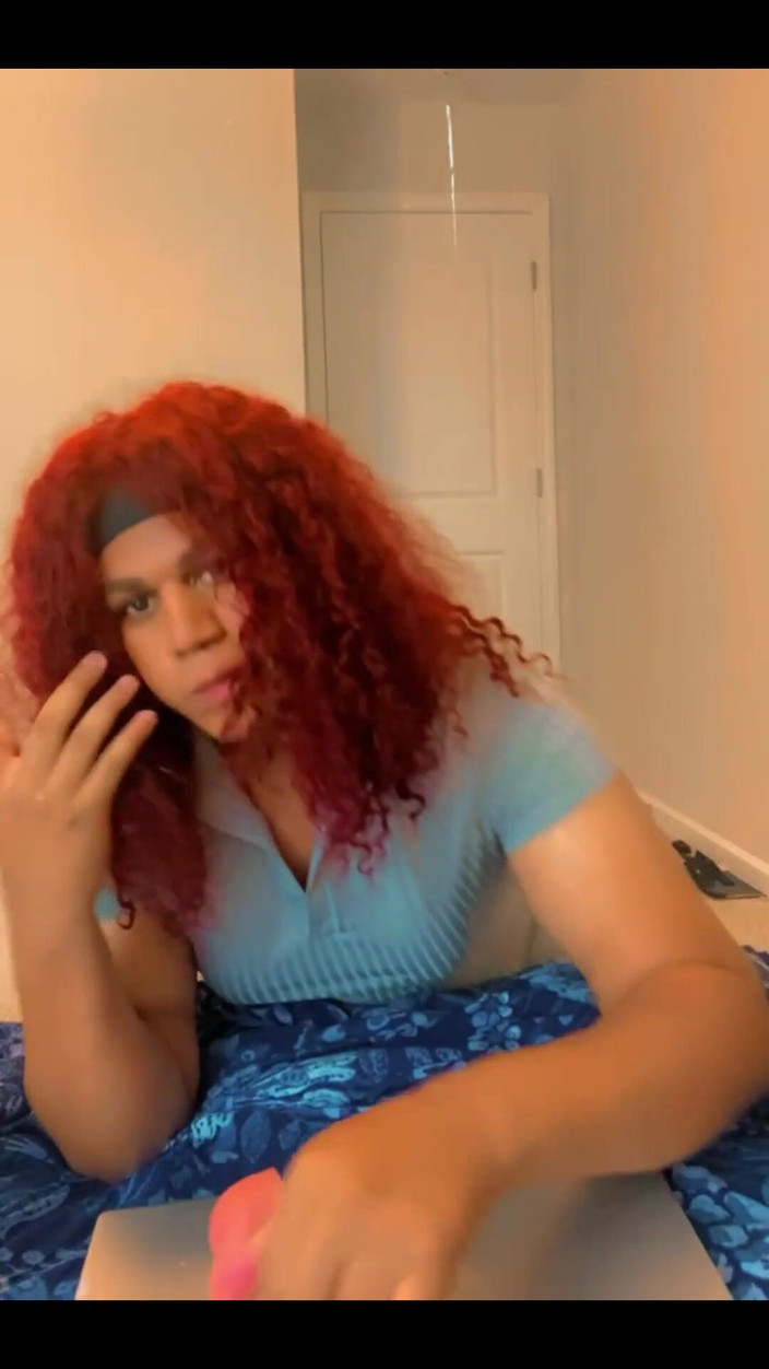 Hicktown_hoochi: Bú đồ chơi lớn màu trắng