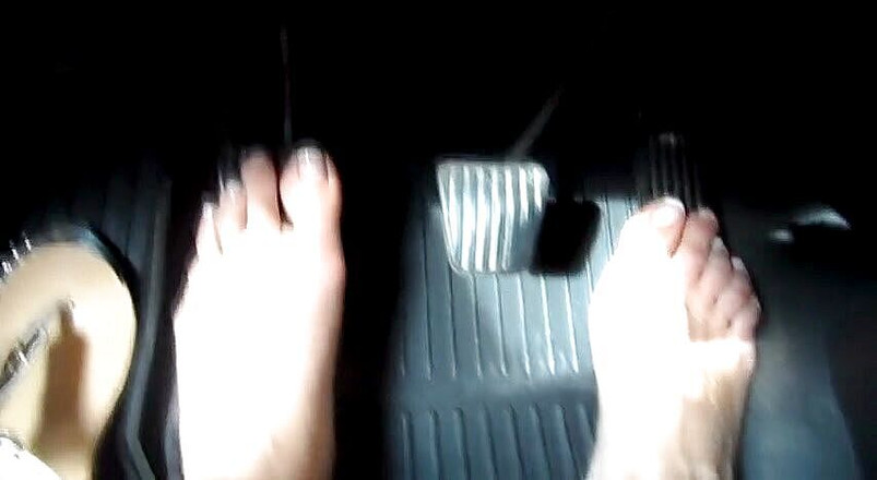 Foot Girls: Pedał pompowania z bliska