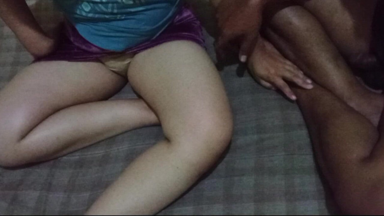 Angelina Pop: 남편에게 마사지를 해주는 아름다운 여자