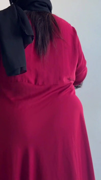 Une femme de ménage d’hôtel au Maroc nettoie ma chambre et je vois sa grosse PAWG et je commence à me masturber