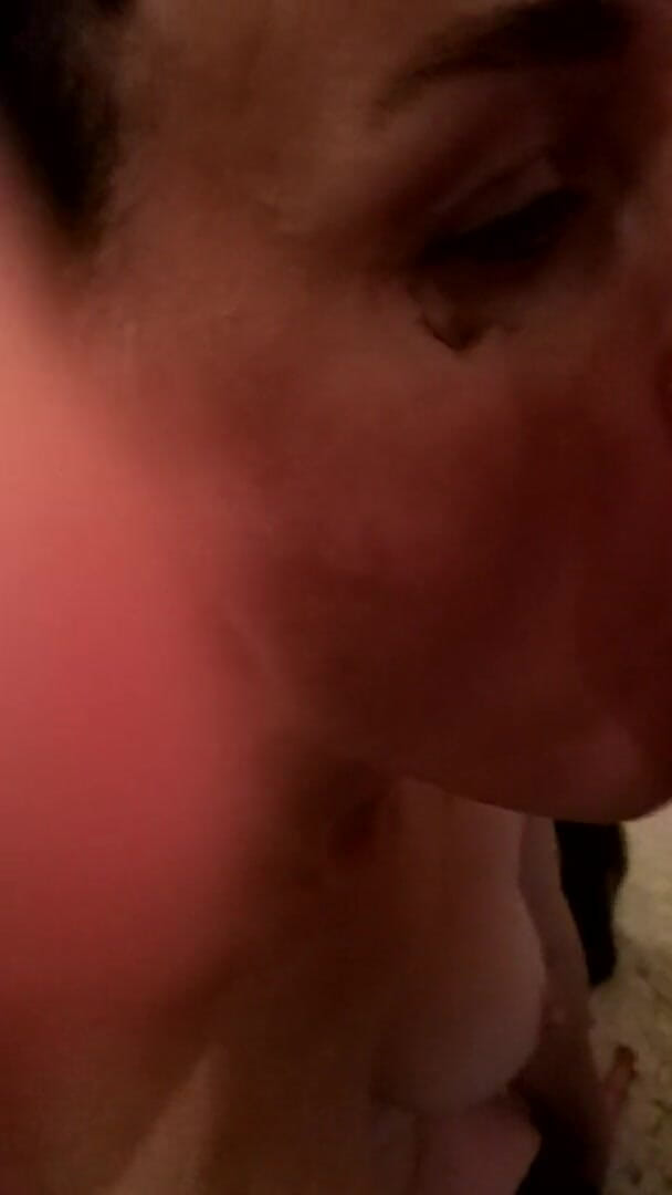 Amateur Milf: Futai în față, matură sexy adâncă în gât
