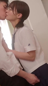 Classmate Who Secretly Lets Me Creampie Her on the Train to School. Chapter.3