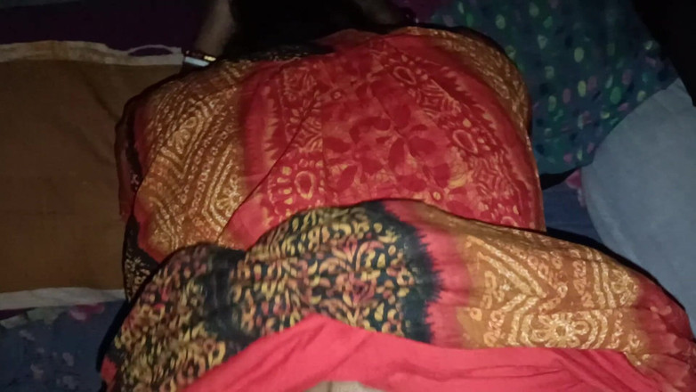 Roshalo Boudi: ベンガルのブーディと彼女の夫のドギースタイル