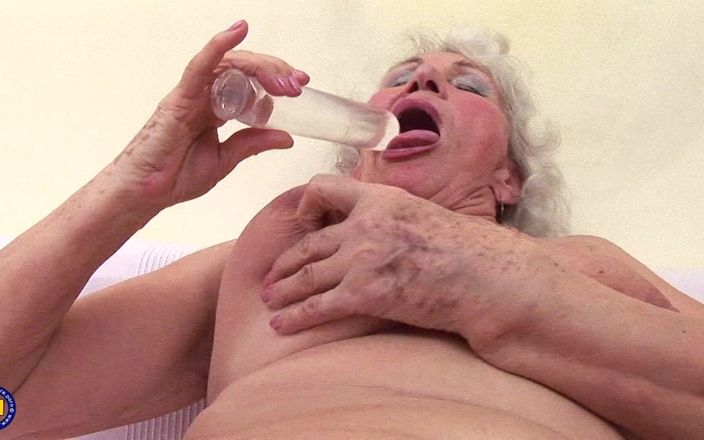 Mature NL: Granny Loves to Play with Her Wet Hairy Cunt