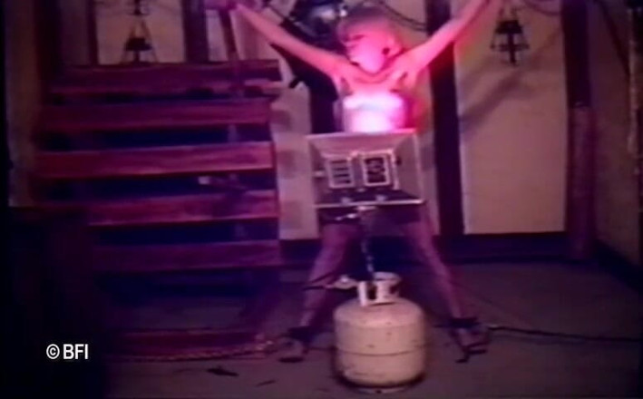 Slave Seks: Cindy gets clamps on her nipples and tied up with...
