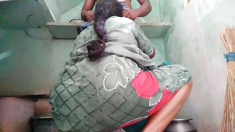 Priyanka314: 德西普里扬卡阿姨漂亮的口交性爱