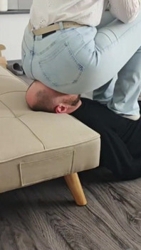 Big Jeans Booty Facesitting - No Escape