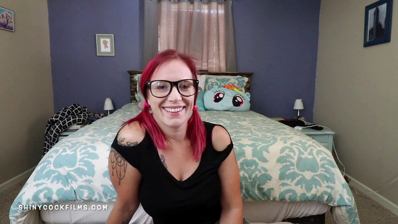 Jane Cane: Pequeña hermanastra malcriada te pega las pelotas