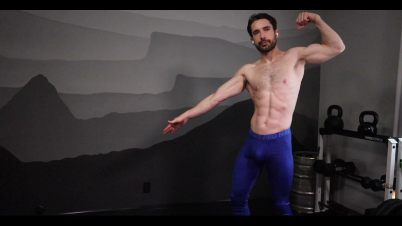 Jay Stroke: Strip en flex na de training en pronk dan met...