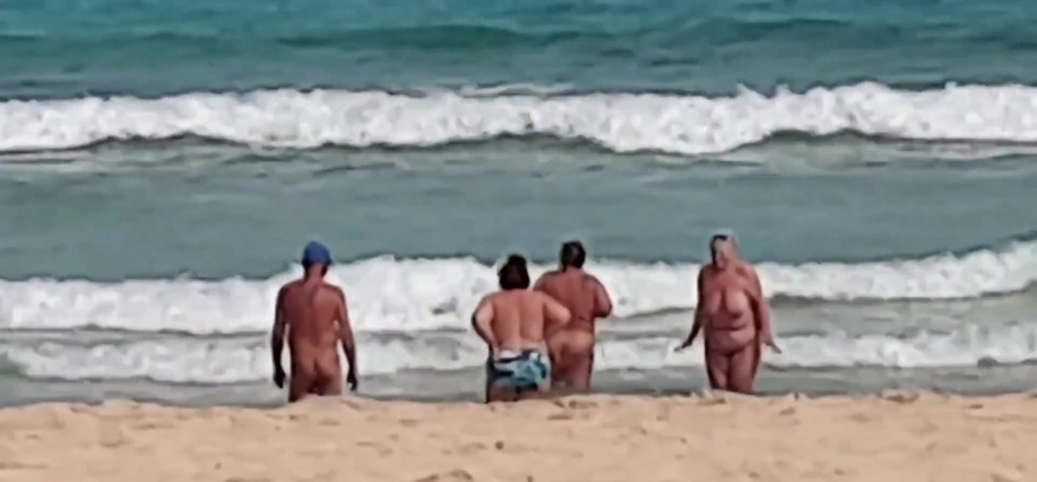 Uk Joolz: Goală în Mare cu fetele!