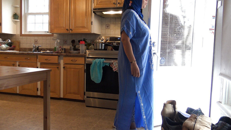 Souzan Halabi: Skutečná amatérská podvádějící manželka dává rimjob 18letému poslíčkovi