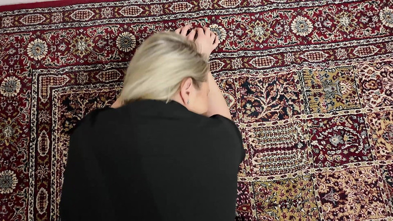 Amateur Homemade Porn: パパが仕事中に若い継母とセックスする