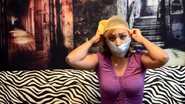 Selfgags classic: Vážně se dáví sama sebou!