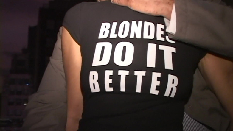 Dirty Dating Live: Une MILF allemande blonde baise Brooklyn à grosse bite noire dans...
