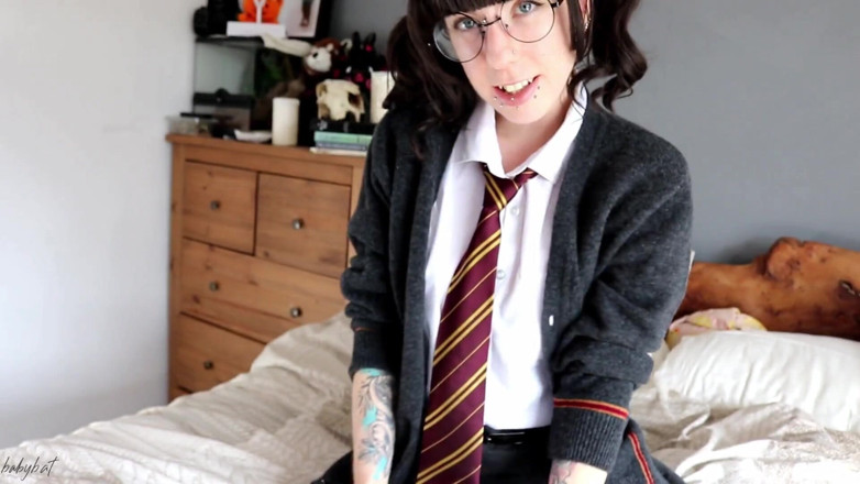 Fetpup: Дівчина Gryffindor смокче член вчителя
