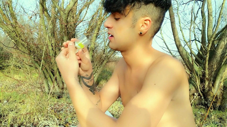 Idmir Sugary: Gummy bears in ass, telan sperma dan kencing di gummy...