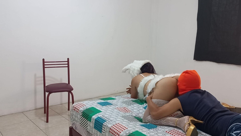 Martin13: 見知らぬ女性とセックスした!!彼女はウサギの仮面をかぶっていた