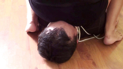 Femdom Austria: Richie için yüze oturan ikili