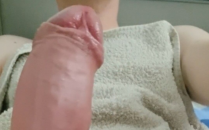 Number F 19: 在我的床上射在我的毛巾上