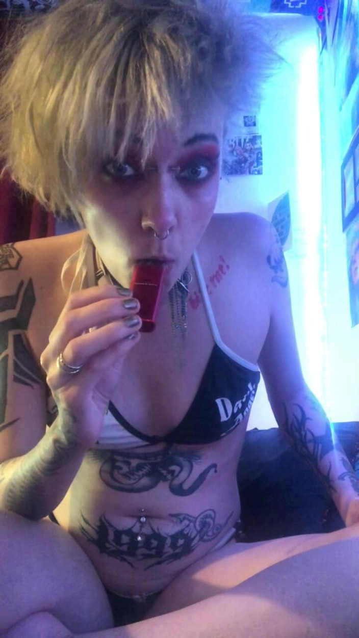 Glitterqueen1999: Coughing Fetish Cough Whilst Vaping Naked