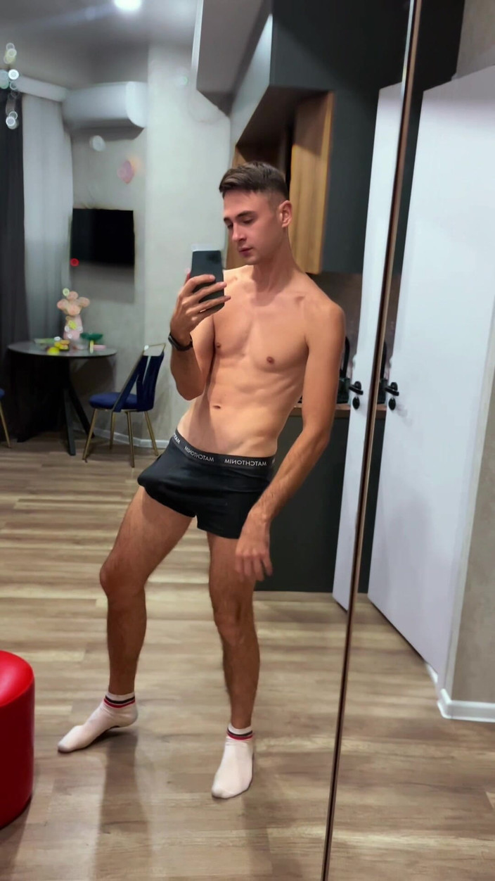 Nick Lewis: Jag är super kåt, låt oss rycka tillsammans