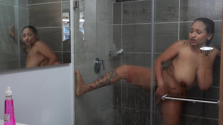 GIULIANA_BIG: Beautiful Brunette Play with Her Pussy in the Shower Until...