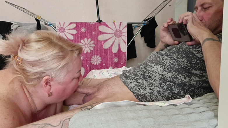 Zona901: Buurvrouw trekt me af en mijn lul zuigt