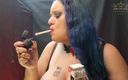 Lilli Cukierek Cox: Marlboro merokok di glory hole