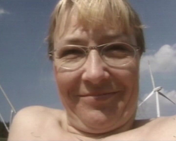 BB Video - Vintage Story: Olgun sarışın tarlada mastürbasyon yapıyor