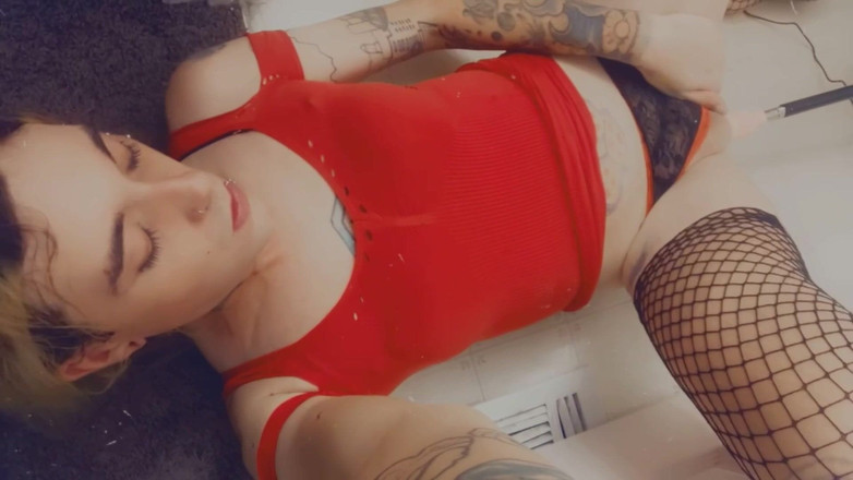 CarmenMelatonin: Фемінізована красуня любить давати свою дірку