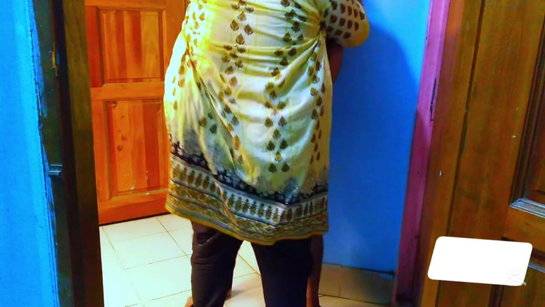 Aria Mia: インドのムスリムでホットなデシ系継母が、部屋を掃除しているときに継息子に犯されました