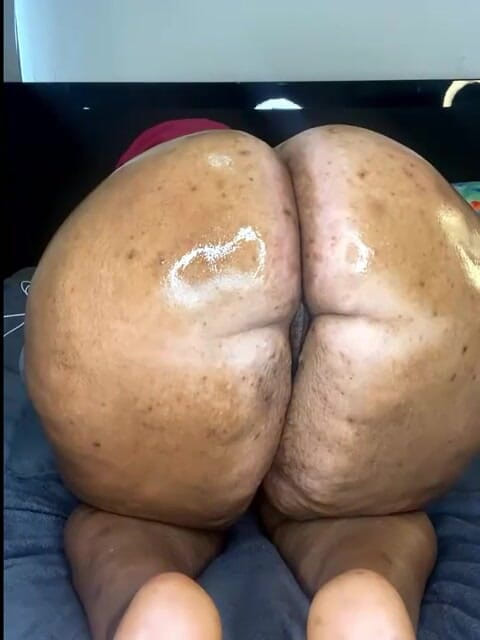 Big black clapping booties: Jack off to Extremely Great, Episode 1039