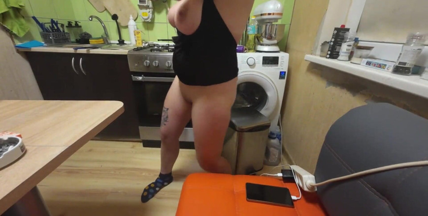 Emma_Alex: Nebenanmädchen tanzt in meiner küche, bevor ich enge muschi ficke