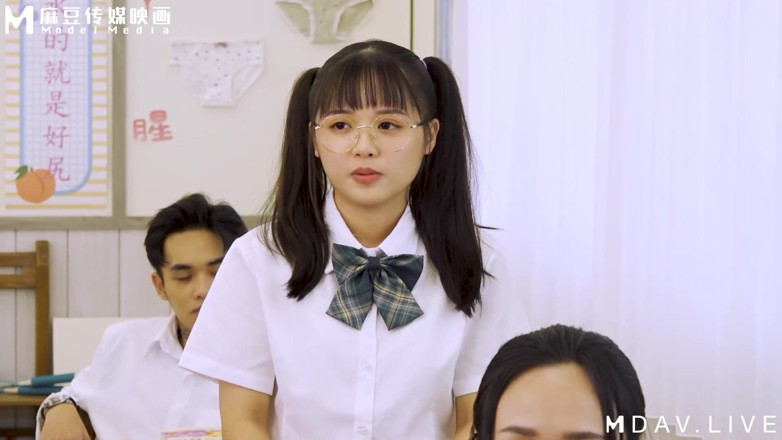ModelMedia Asia: MDHS-0002 SMA Madou/Guru dan Siswa 3P! Hadiah Hari Guru yang konyol