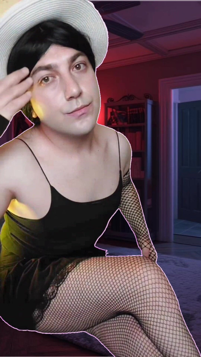 Kitty_Cross: 4 chef goth femboy köstlicher körper, große natürliche möpse sexy...