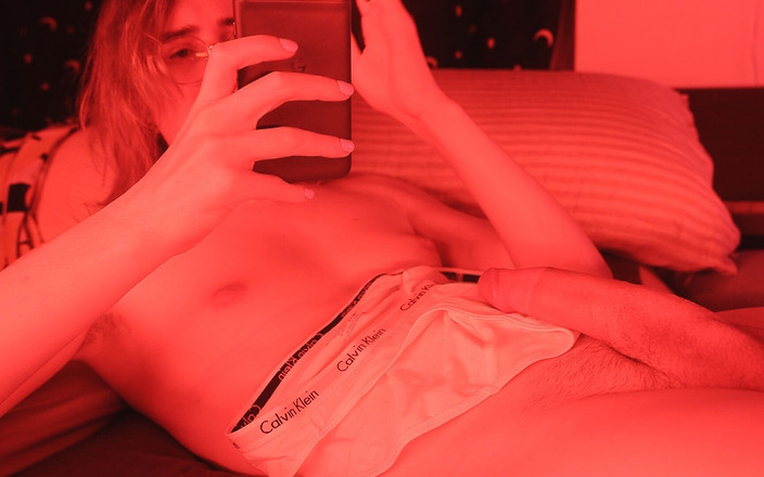 WetZemu: Ignorandoti mentre mi masturbo con altri uomini