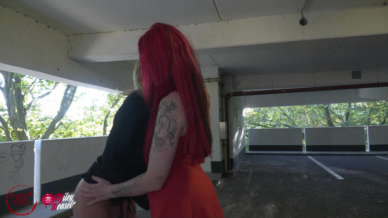 Miley Weasel: Стрит достаёт его для меня в парковке