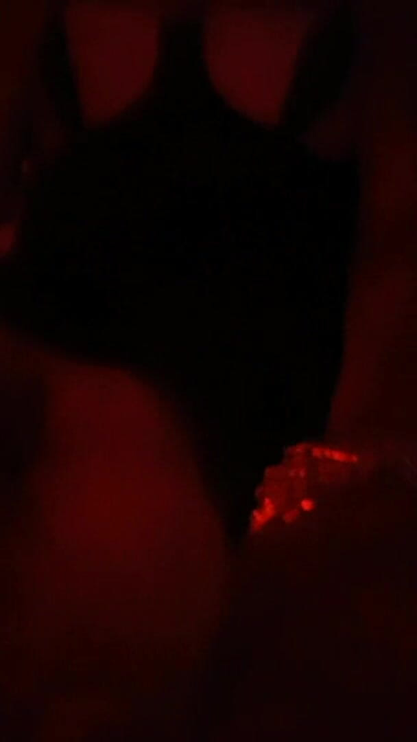 Badbitch6669: Une trans coquine se branle