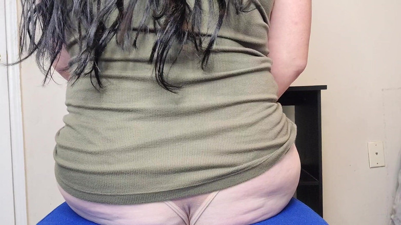 Julia Ryan: Dziwne uczucie stringi pt 2