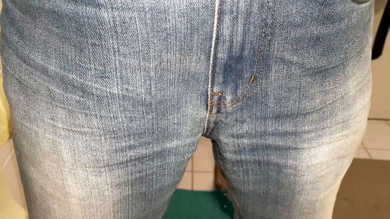 Wichskumpel: 작은 포피 자지 오줌싸기